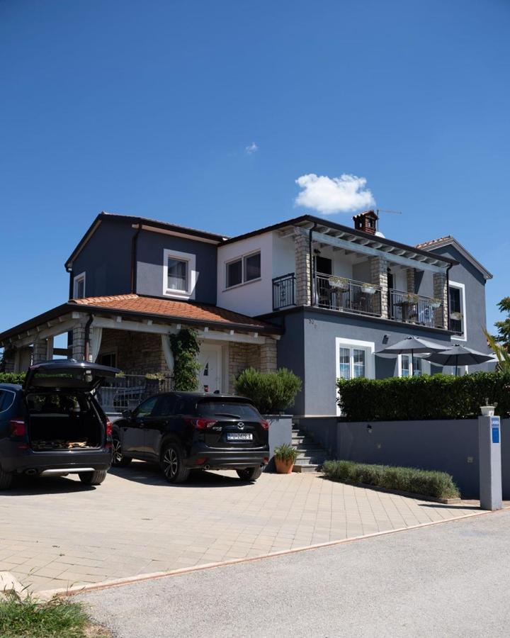 Lavanda House With Apartments บูเย ภายนอก รูปภาพ
